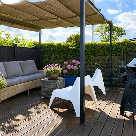 Bright With Large Terrace Near Ferienhaus *